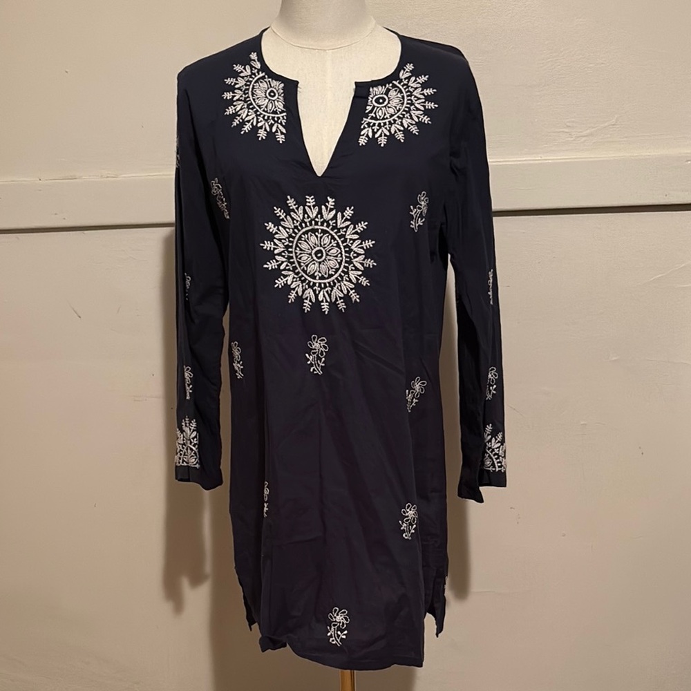 Chic Navy Tunic with White Embroidery